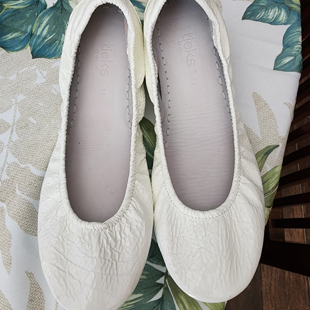 Tieks White Crinkle Leather Ballet Flats with Teal Soles - Picture 2 of 5